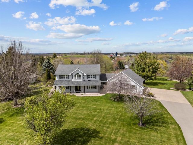 W8078 HILLCREST COURT, Hortonville, WI 54944