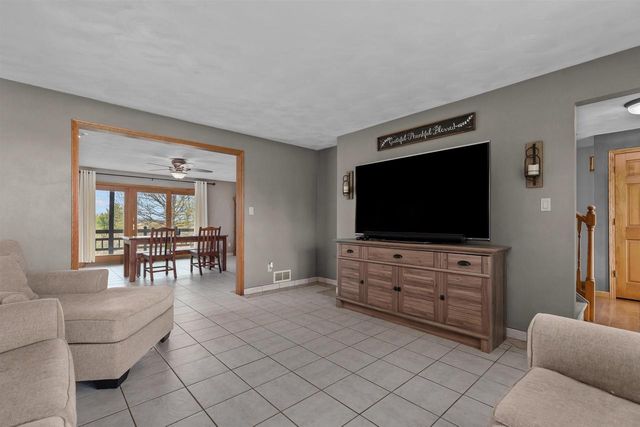 W8078 HILLCREST COURT, Hortonville, WI 54944