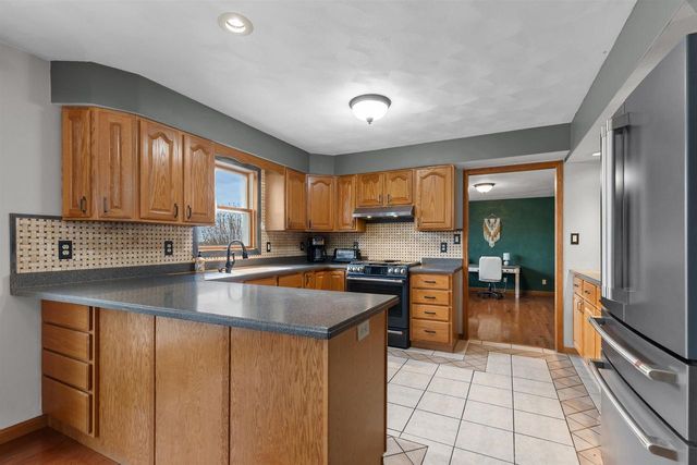 W8078 HILLCREST COURT, Hortonville, WI 54944