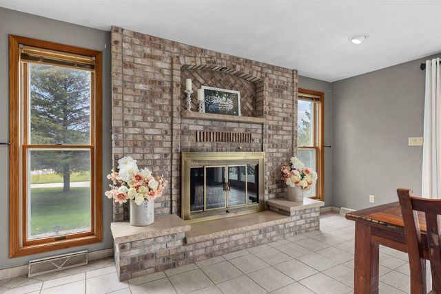 W8078 HILLCREST COURT, Hortonville, WI 54944