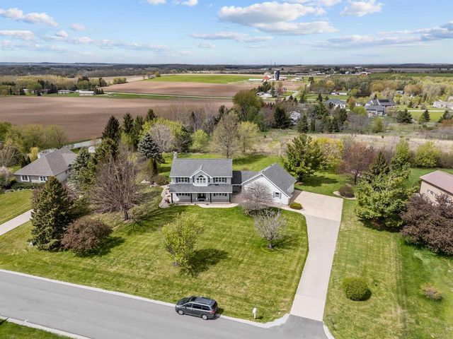 W8078 HILLCREST COURT, Hortonville, WI 54944