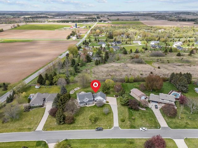 W8078 HILLCREST COURT, Hortonville, WI 54944