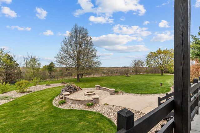 W8078 HILLCREST COURT, Hortonville, WI 54944