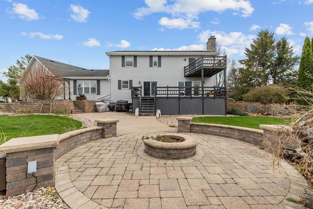 W8078 HILLCREST COURT, Hortonville, WI 54944