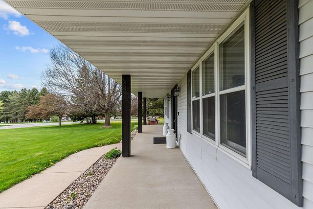 W8078 HILLCREST COURT, Hortonville, WI 54944