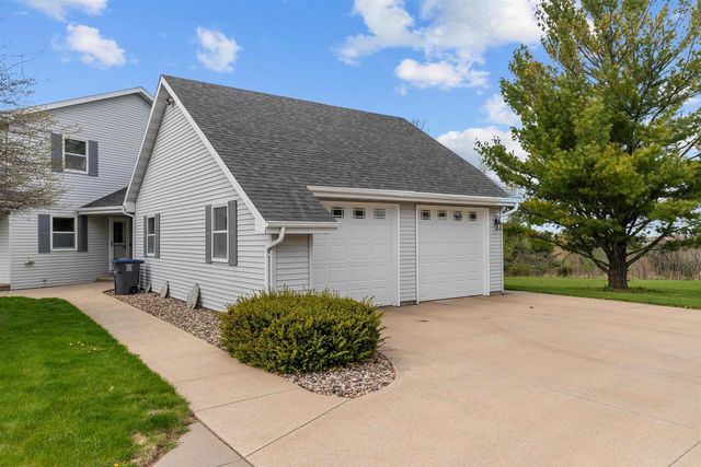 W8078 HILLCREST COURT, Hortonville, WI 54944
