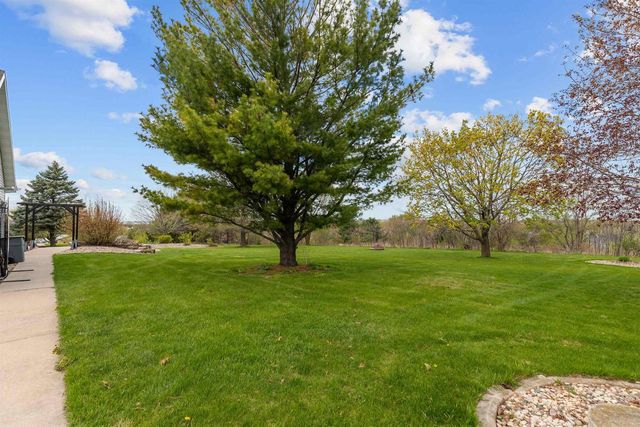 W8078 HILLCREST COURT, Hortonville, WI 54944