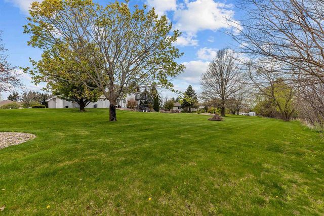 W8078 HILLCREST COURT, Hortonville, WI 54944