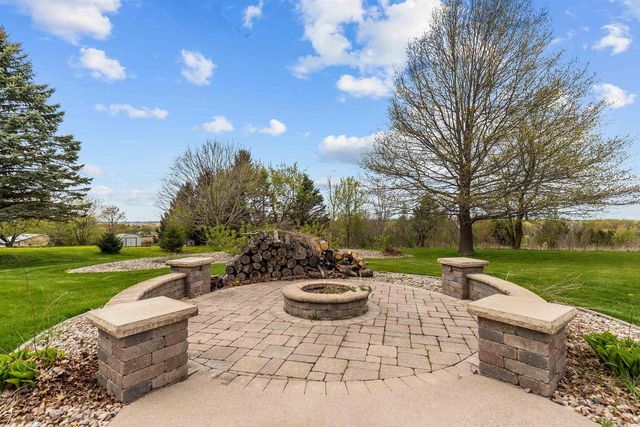 W8078 HILLCREST COURT, Hortonville, WI 54944