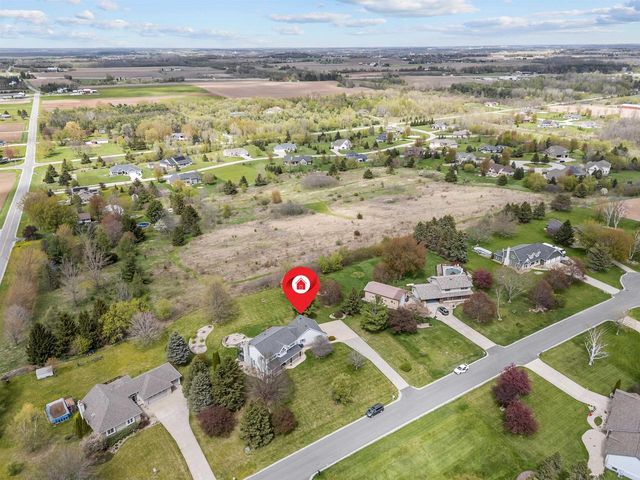 W8078 HILLCREST COURT, Hortonville, WI 54944
