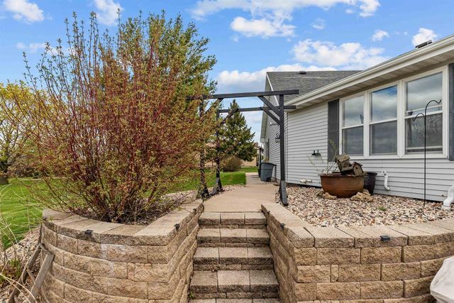W8078 HILLCREST COURT, Hortonville, WI 54944