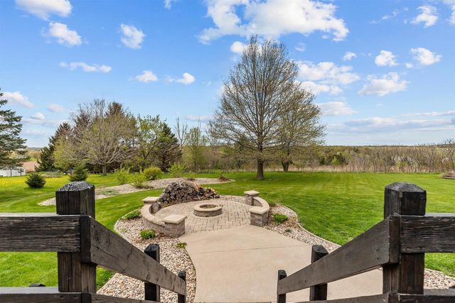 W8078 HILLCREST COURT, Hortonville, WI 54944