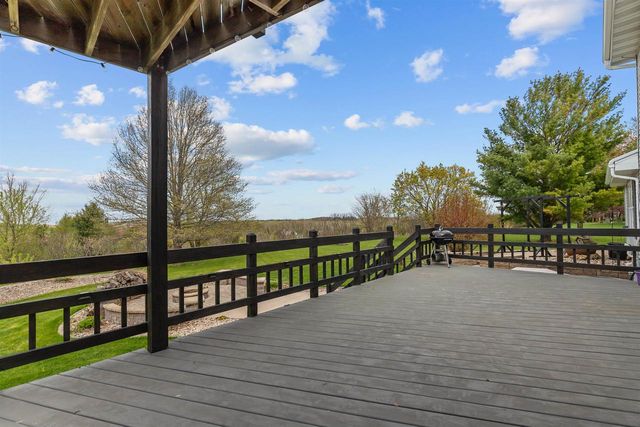 W8078 HILLCREST COURT, Hortonville, WI 54944