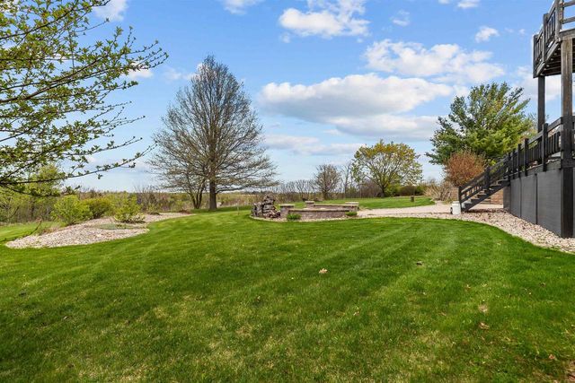 W8078 HILLCREST COURT, Hortonville, WI 54944