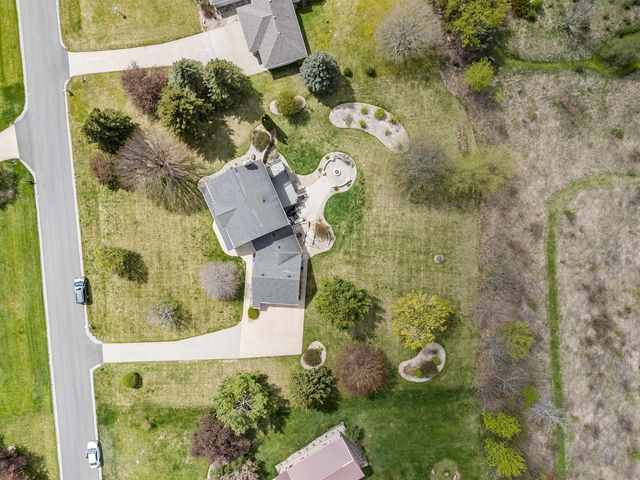 W8078 HILLCREST COURT, Hortonville, WI 54944