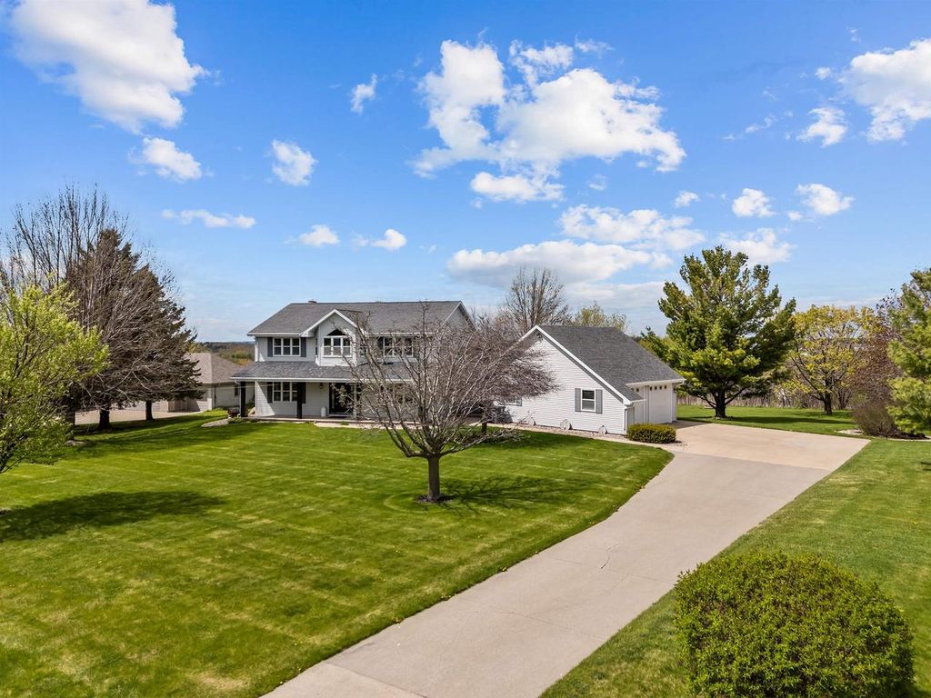 W8078 HILLCREST COURT, Hortonville, WI 54944