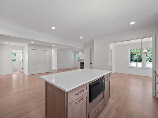 650 W Lincoln Street, Birmingham, MI 48009