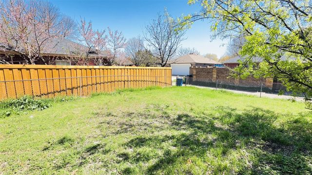 7632 Livvie Meador Lane, Dallas, TX 75227