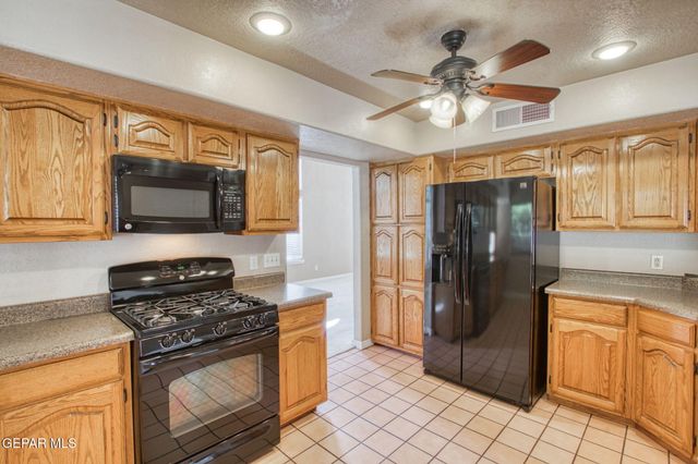 2258 Bill Horn Way, El Paso, TX 79936