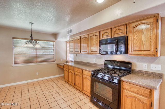 2258 Bill Horn Way, El Paso, TX 79936