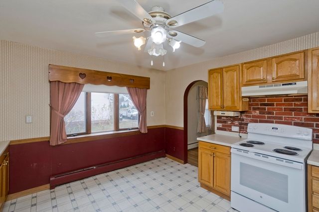 62 Jennings St, Chicopee, MA 01020