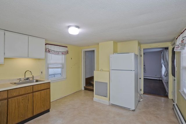 62 Jennings St, Chicopee, MA 01020