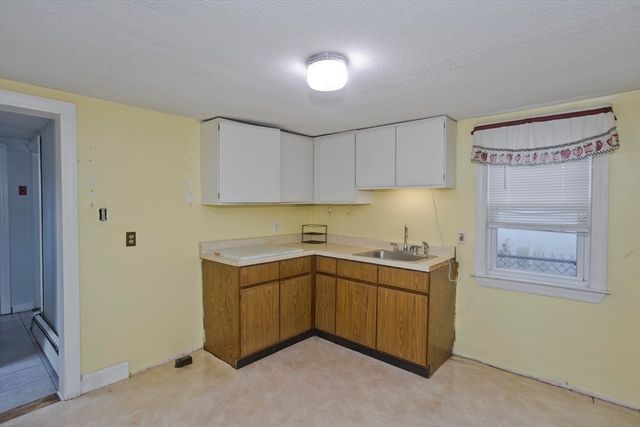 62 Jennings St, Chicopee, MA 01020