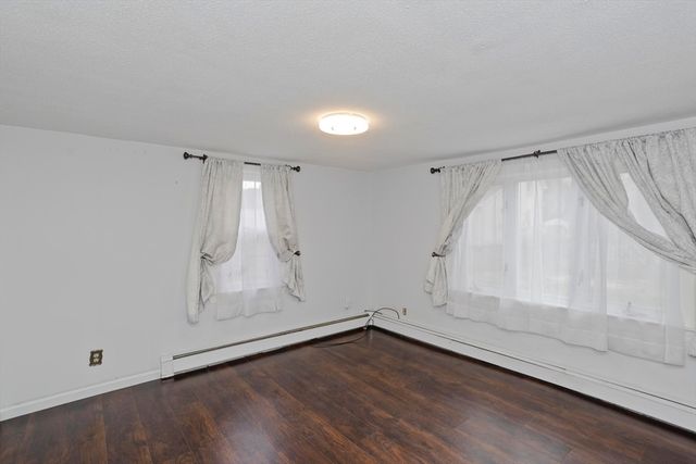 62 Jennings St, Chicopee, MA 01020