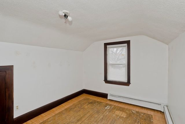 62 Jennings St, Chicopee, MA 01020