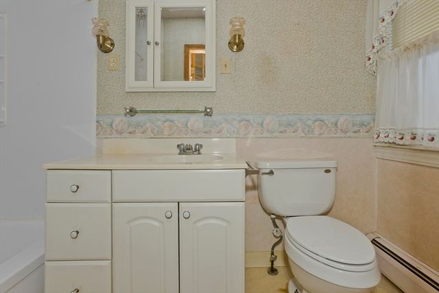 62 Jennings St, Chicopee, MA 01020