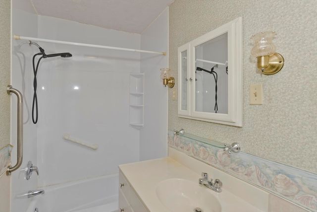 62 Jennings St, Chicopee, MA 01020