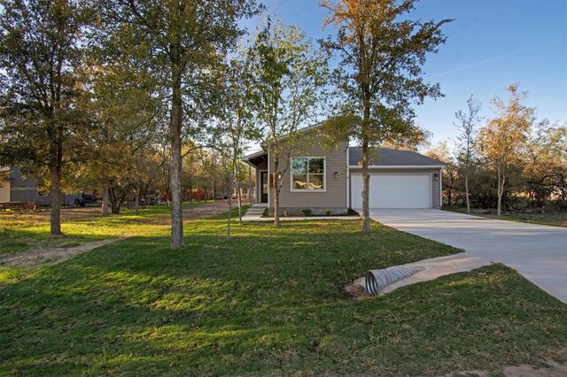 104 Kipapa CT, Bastrop, TX 78602