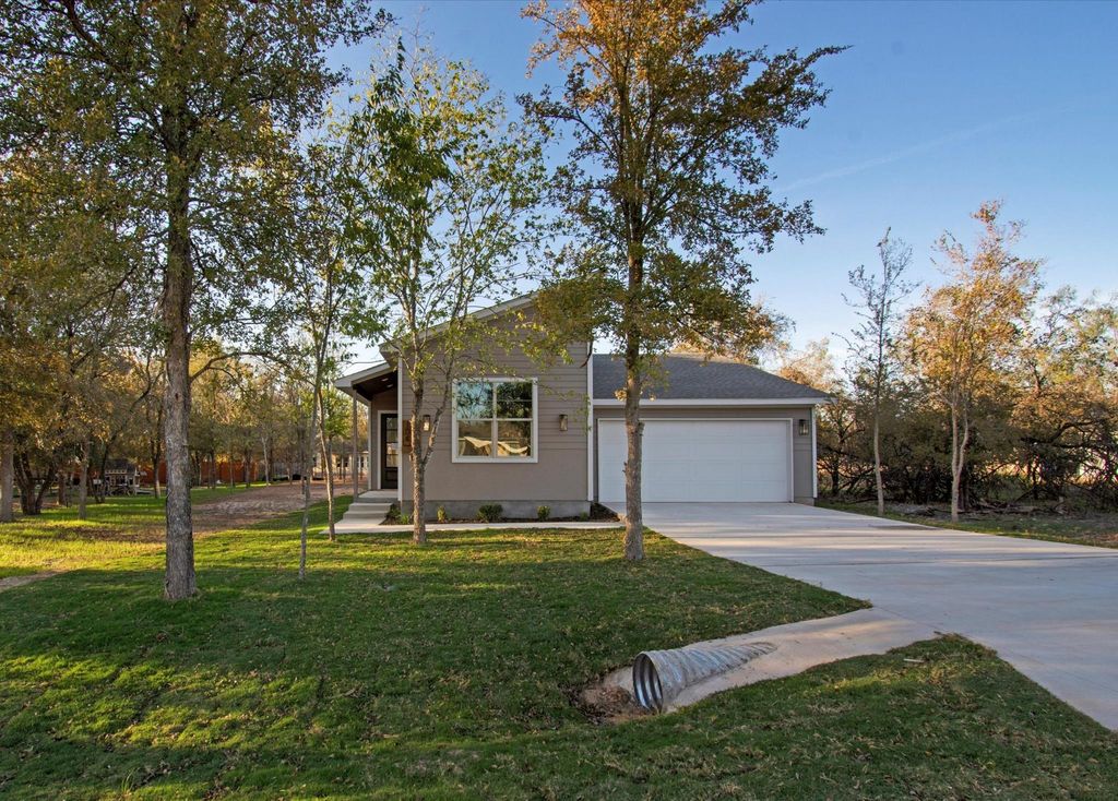 104 Kipapa CT, Bastrop, TX 78602