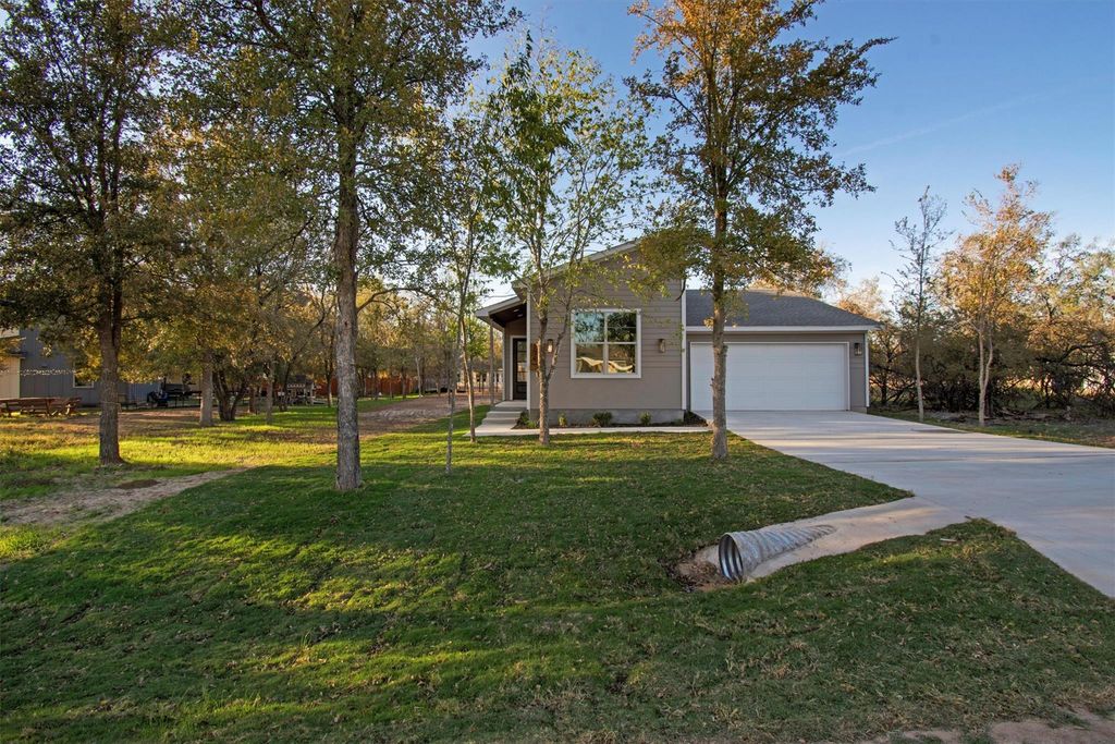 104 Kipapa CT, Bastrop, TX 78602