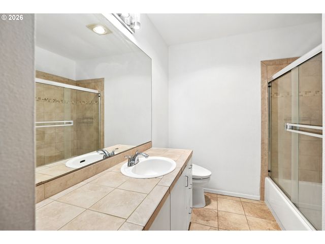 423 Nw UPTOWN Ter 1 B, Portland, OR 97210