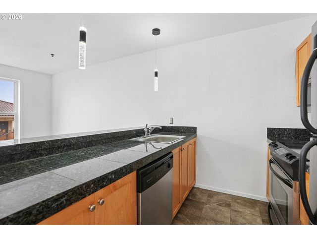 423 Nw UPTOWN Ter 1 B, Portland, OR 97210