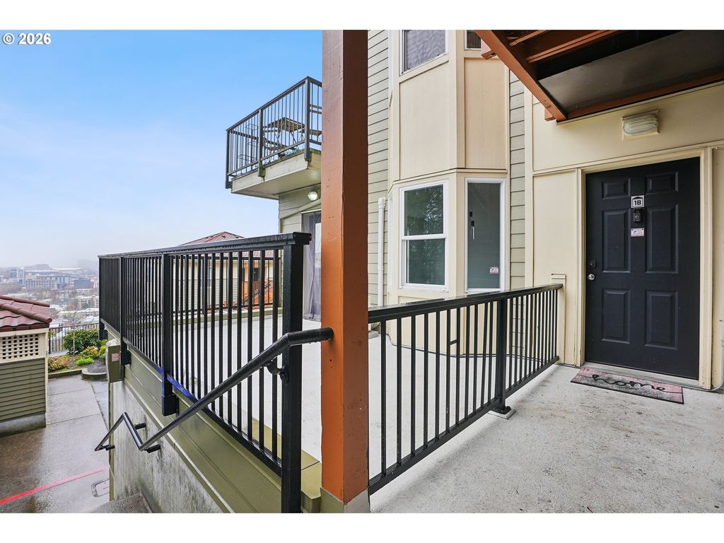 423 Nw UPTOWN Ter 1 B, Portland, OR 97210