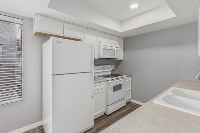 1077 W 1st Street Apt 203, Tempe, AZ 85281