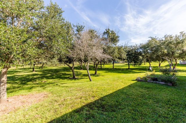 3111 County Road 81, Rosharon, TX 77583