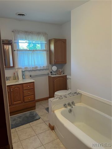 6293 East Lake Road, Newfane, NY 14028