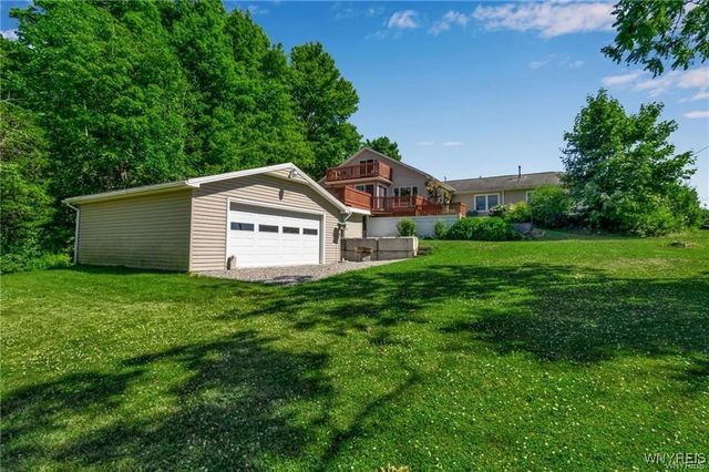 6293 East Lake Road, Newfane, NY 14028