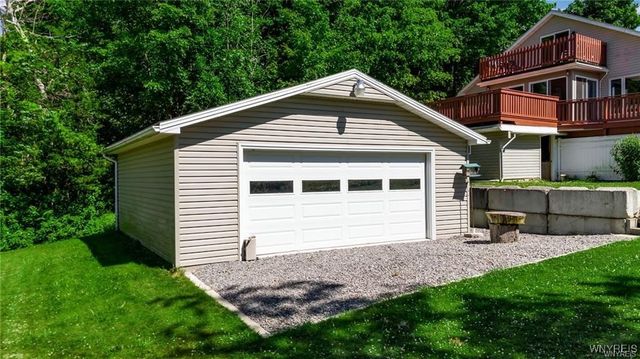 6293 East Lake Road, Newfane, NY 14028