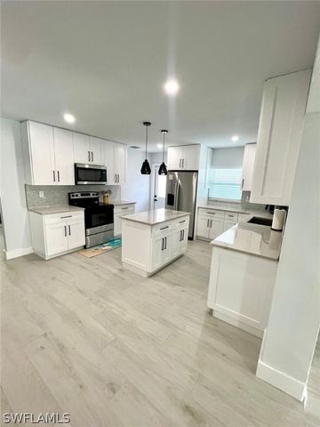 12511 Davis BLVD, Fort Myers, FL 33905