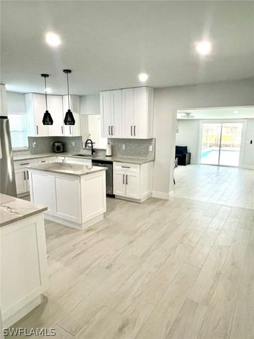 12511 Davis BLVD, Fort Myers, FL 33905