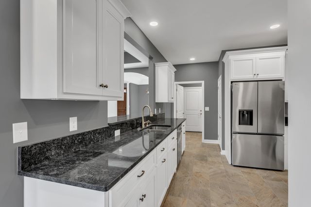 30 Shire Ct, Leoma, TN 38468