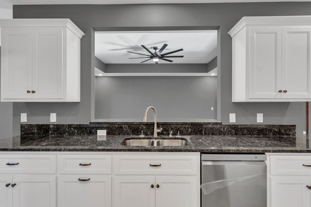 30 Shire Ct, Leoma, TN 38468