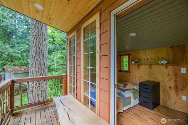 14121 Beaver Drive SE, Rainier, WA 98576