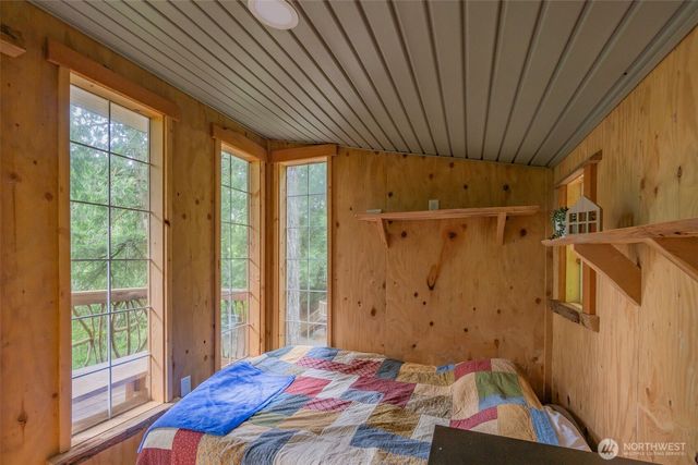 14121 Beaver Drive SE, Rainier, WA 98576