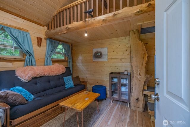14121 Beaver Drive SE, Rainier, WA 98576