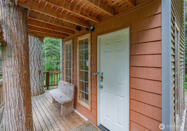 14121 Beaver Drive SE, Rainier, WA 98576